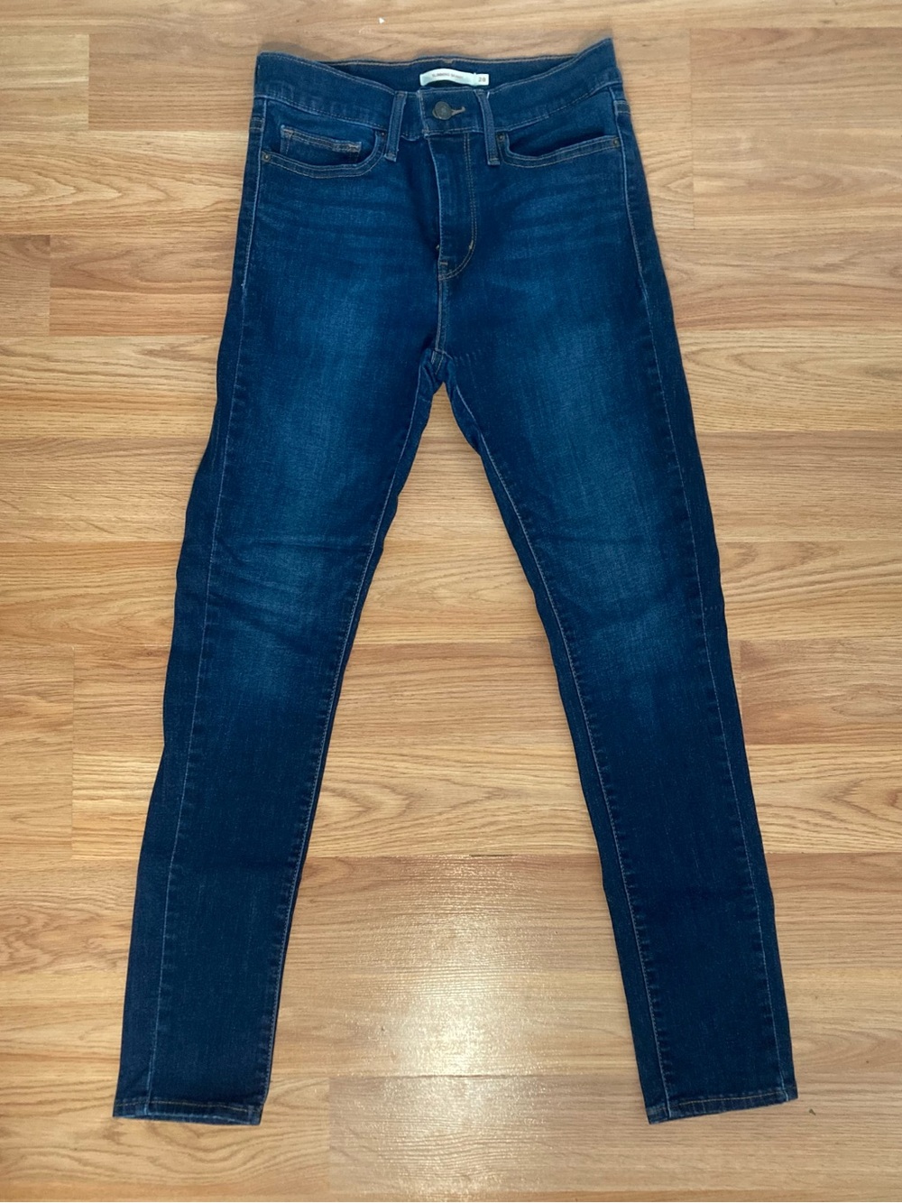 Levi Strauss Women's Slim Fit Skinny Jeans Dark Wash Blue Stretch 5-Pocket Denim